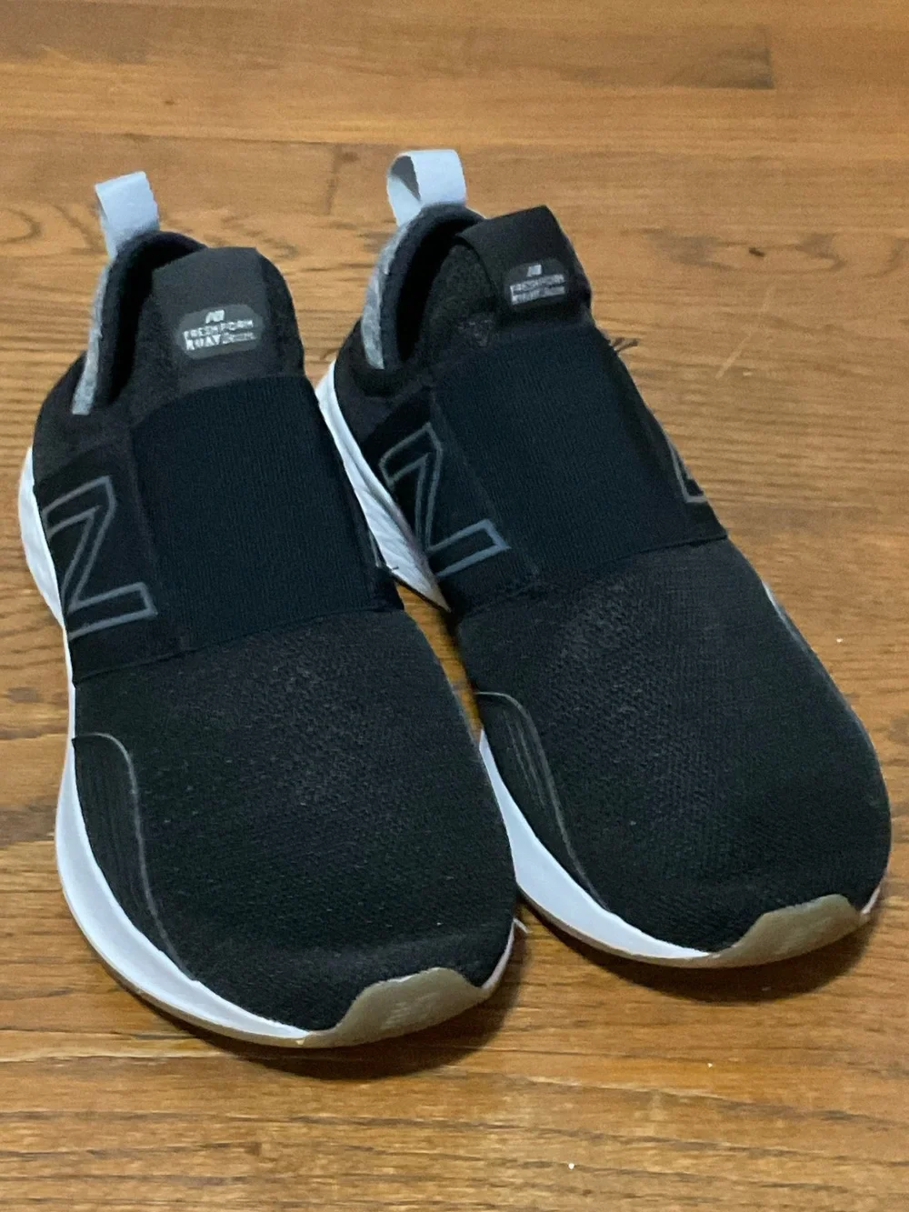 NEW BALANCE BLACK/WHITE ROAV DECON FRESH FOAM SNEAKER.LIKE NEW! MEN’S 10.